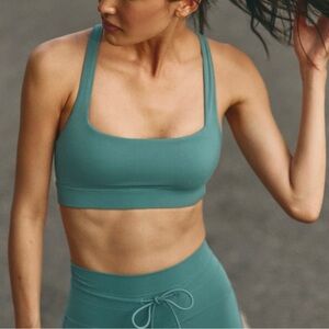 Vuori Daily Form Sports Bra - Bluegrass